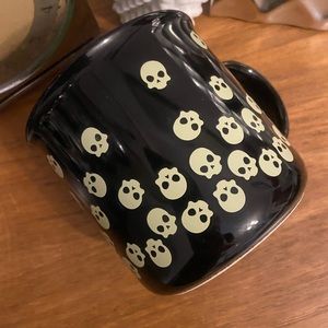 Big ceramic mug with skulls 💀 from Davids Tea Hallowe’en 2021